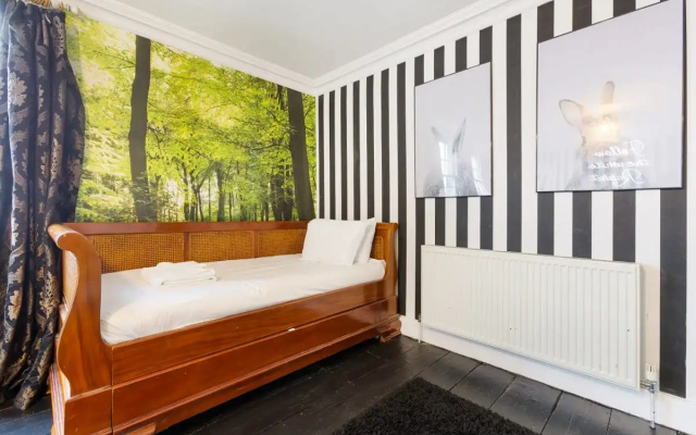 The Wonderland Townhouse - Amazing Alice in Wonderland 8BDR Home
