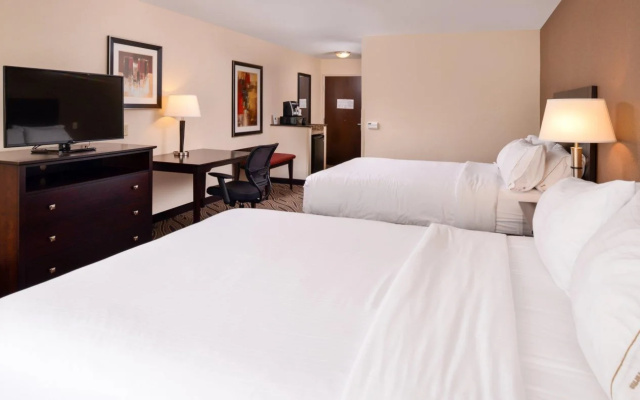 Holiday Inn Express and Suites Washington Meadow L