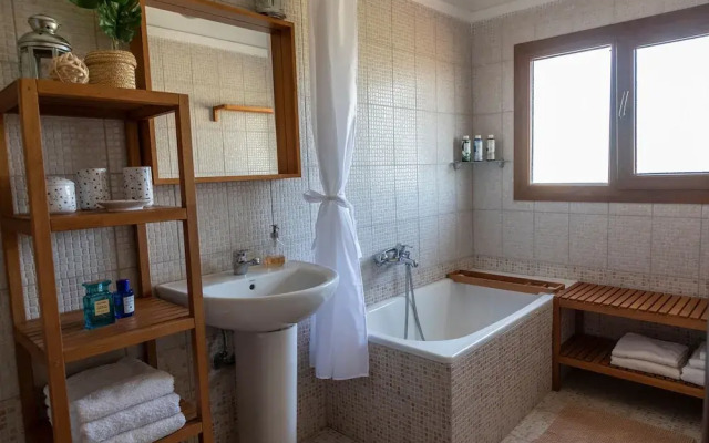 halu! Modern Villa w Pool & Tennis