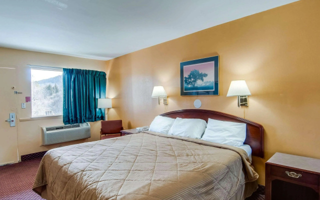 Econo Lodge Near Bluefield College