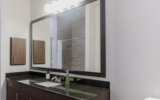 WanderJaunt - Hip East Austin Apartments