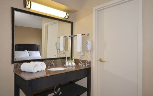 Holiday Inn Express Hotel & Suites Albuquerque Midtown 0