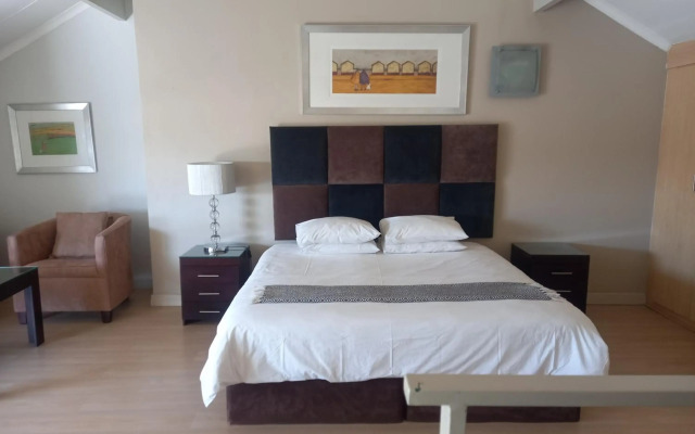 Mount Royal 31 - Large 1 bed with balcony