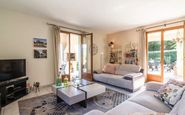 Relaxing Villa Near Lake & Beaches