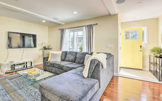 Sunny Oakland Retreat w/ Patio & Cute Garden!