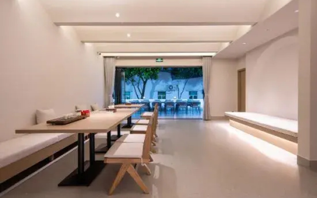 Hometown Lanyue Homestay (Shenzhen Jiaochangwei Seaside Plaza)(故里揽月民宿（深圳较场尾海滨广场店）)