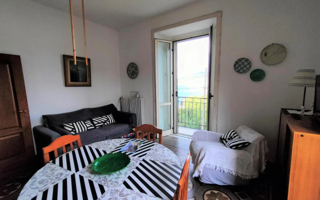 Panoramic Apartment in Villa on The Beach, In Center