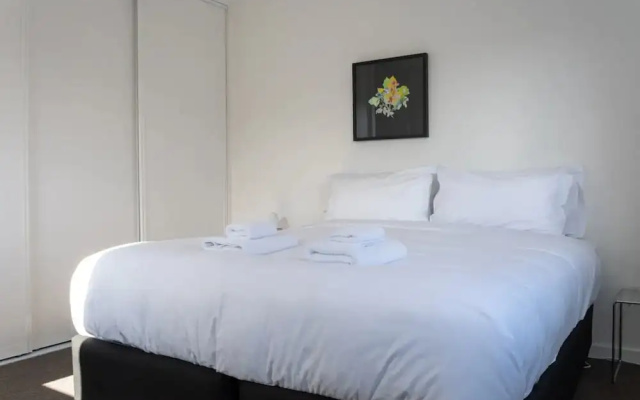 Classic and Cosy 1960's 2 Bedroom Townhouse