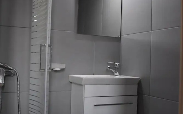 AVR Airport Deluxe Suites 4 AIRPORT FREE SHUTLE
