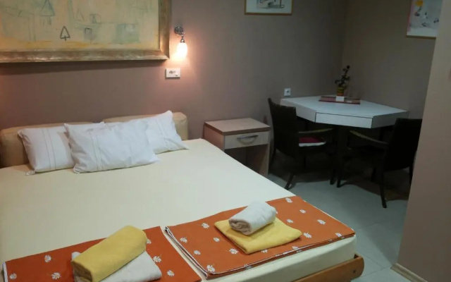 Apartments Iva Shop