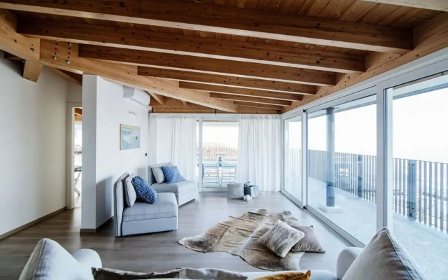 MyHomeInComo -  White Attic