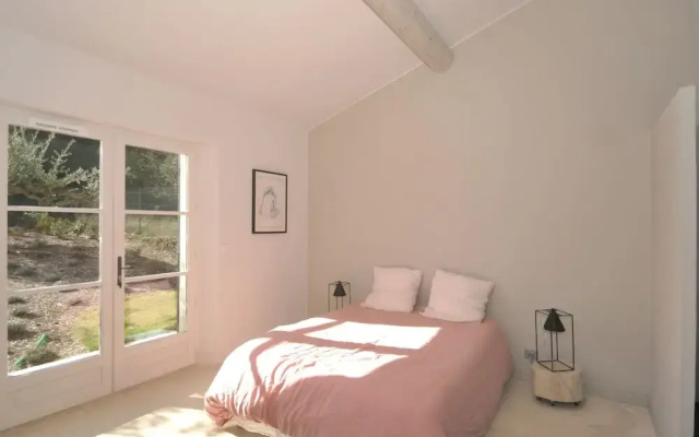 Beautiful Villa With Pool Near St.remy-de-provence
