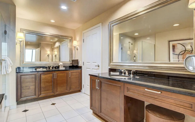 Stunning 1BR Strip Views & Balcony Suite 12701