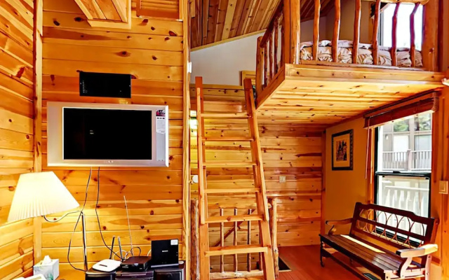 2BR 2BA Heavenly Condo by RedAwning