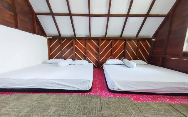 As Resto,Café & Hotel Mitra RedDoorz