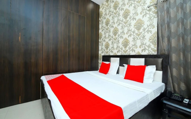 Oyo 43846 Hotel R2d