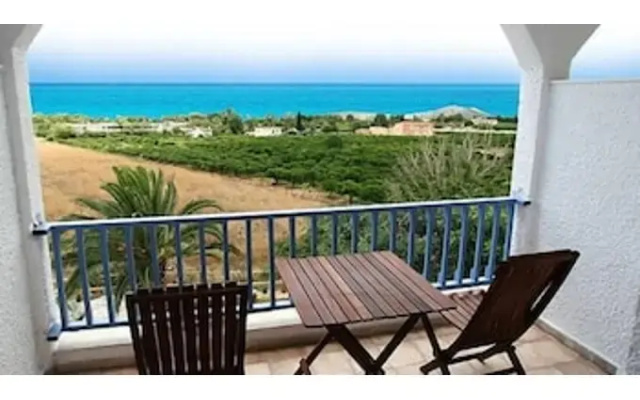 Triton Hotel & Bungalows
