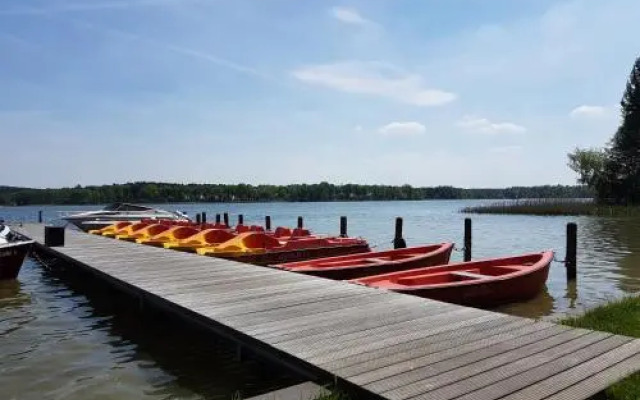 Blaues Haus am See
