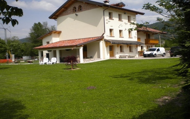 Отель B&B La Tieda Беллуно вид на фасад