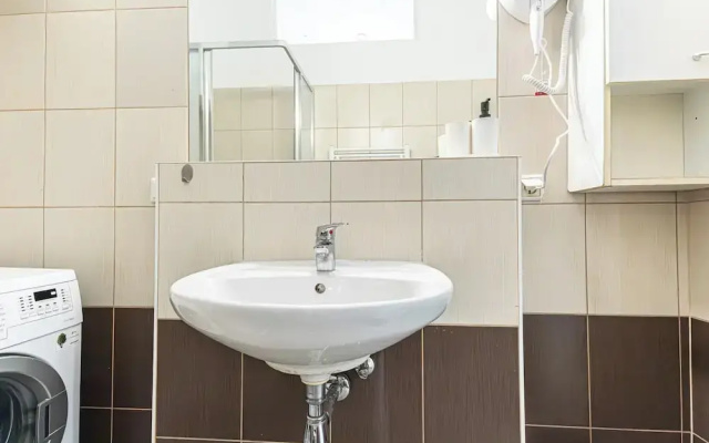 Affordable 2BR Apartment Near Belvedere