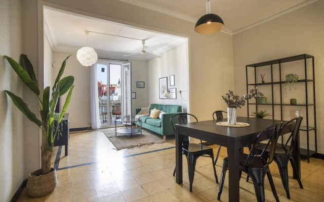 63PAR275- Sunny apartment in Paralel
