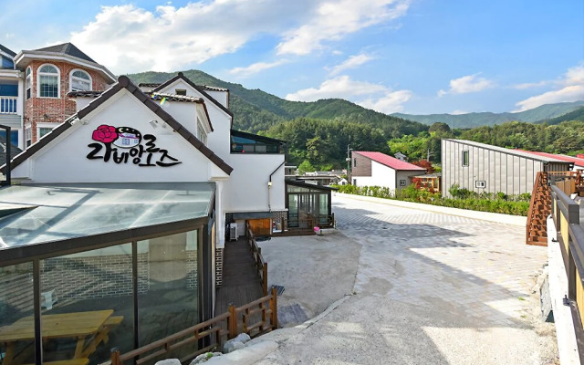 Muju La Vieen Rose Pension