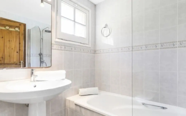 Apartment - 4 Bedrooms with Pool - 107696