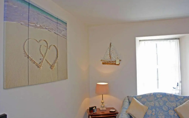 Apartment 8, The Granary
