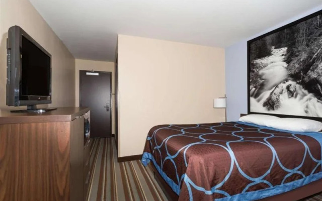Super 8 By Wyndham Longmont/Twin Peaks