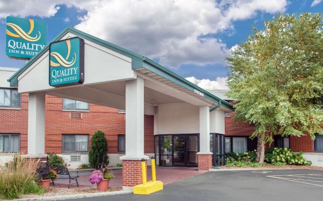 Quality Inn & Suites Downtown in Green Bay, United States of America from 103$, photos, reviews - zenhotels.com hotel front