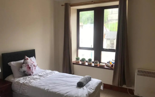 Prime location rooms in high street