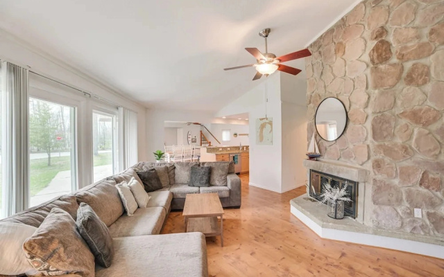 Family Retreat Near Beach on Lake Charlevoix