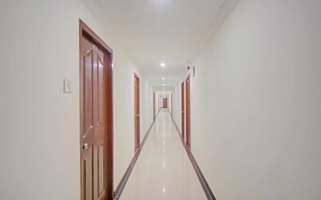 Holiday Inn by Oyo Rooms