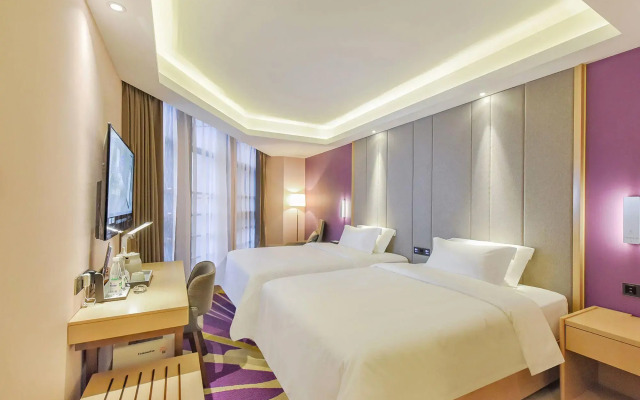 Lavande Hotel (Chongqing Yangjiaping Pedestrian Street Metro Station)