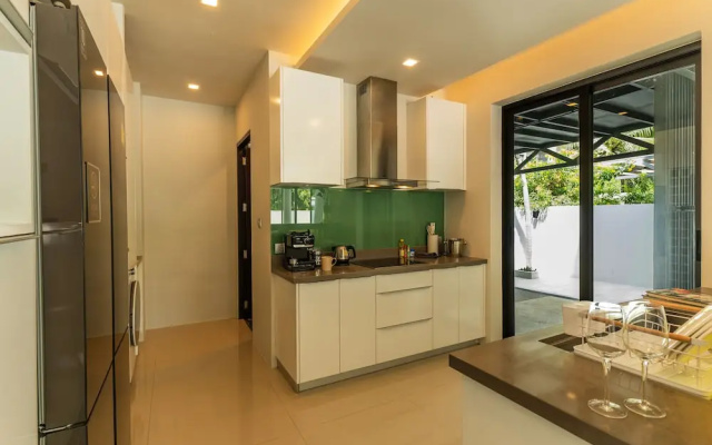 Attractive SeaView 4br Private PoolVilla