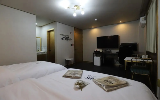 Gunsan the Bridge Hotel