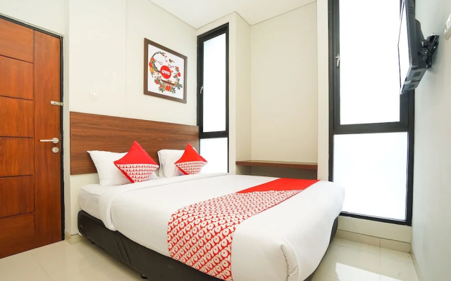 The Colins by OYO Rooms