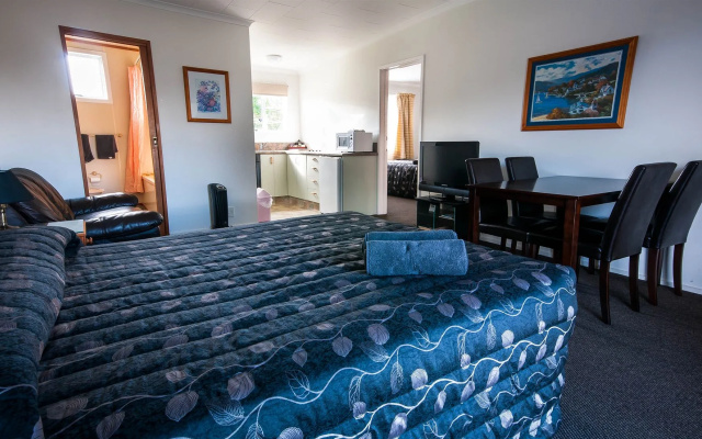 Charles Court Motel