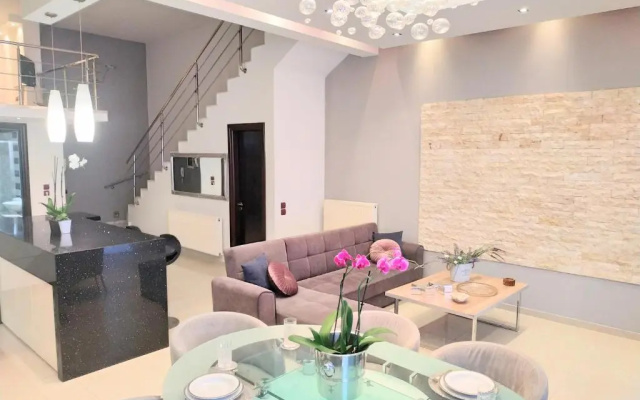 Luxury Apartment with Sea View near Kallithea