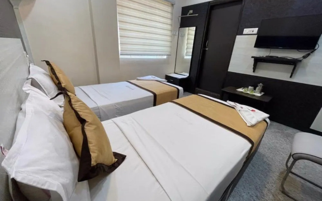 Hotel Rathnavel Towers