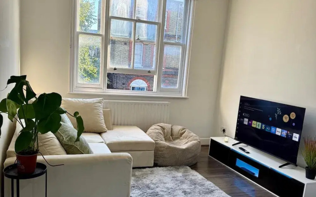 2bed Apartment-sleeps 4, Pets Ok & Balcony