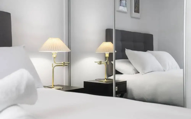 Sleek Southbank 2-bed Apartment With Balcony Views