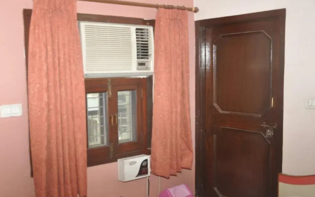 Aapnni Hotel