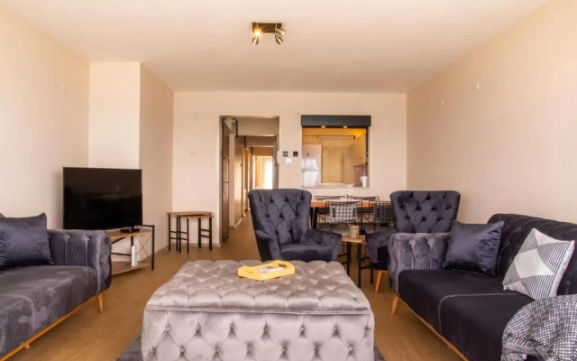 Furnished Stylish Sea View Flat in Izmir Konak