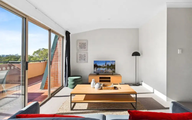 Spacious Inner-west 2-bed With Alfresco Dining