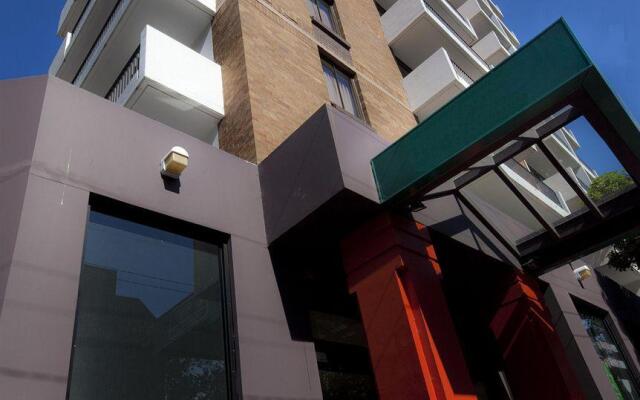 Cambridge Hotel Sydney вид на фасад