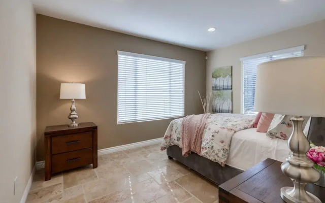 Beautiful Backyard Oasis 5 bedroom 3 Bathroom Home