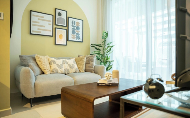Elegant Reva 1BR - Pool & Gym