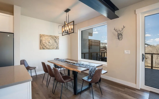 Fox Creek 2 4 Bedroom Townhouse by RedAwning