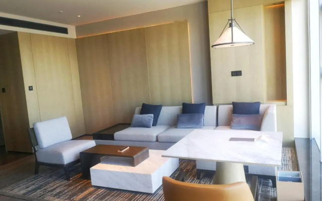 Courtyard by Marriott Luoyang